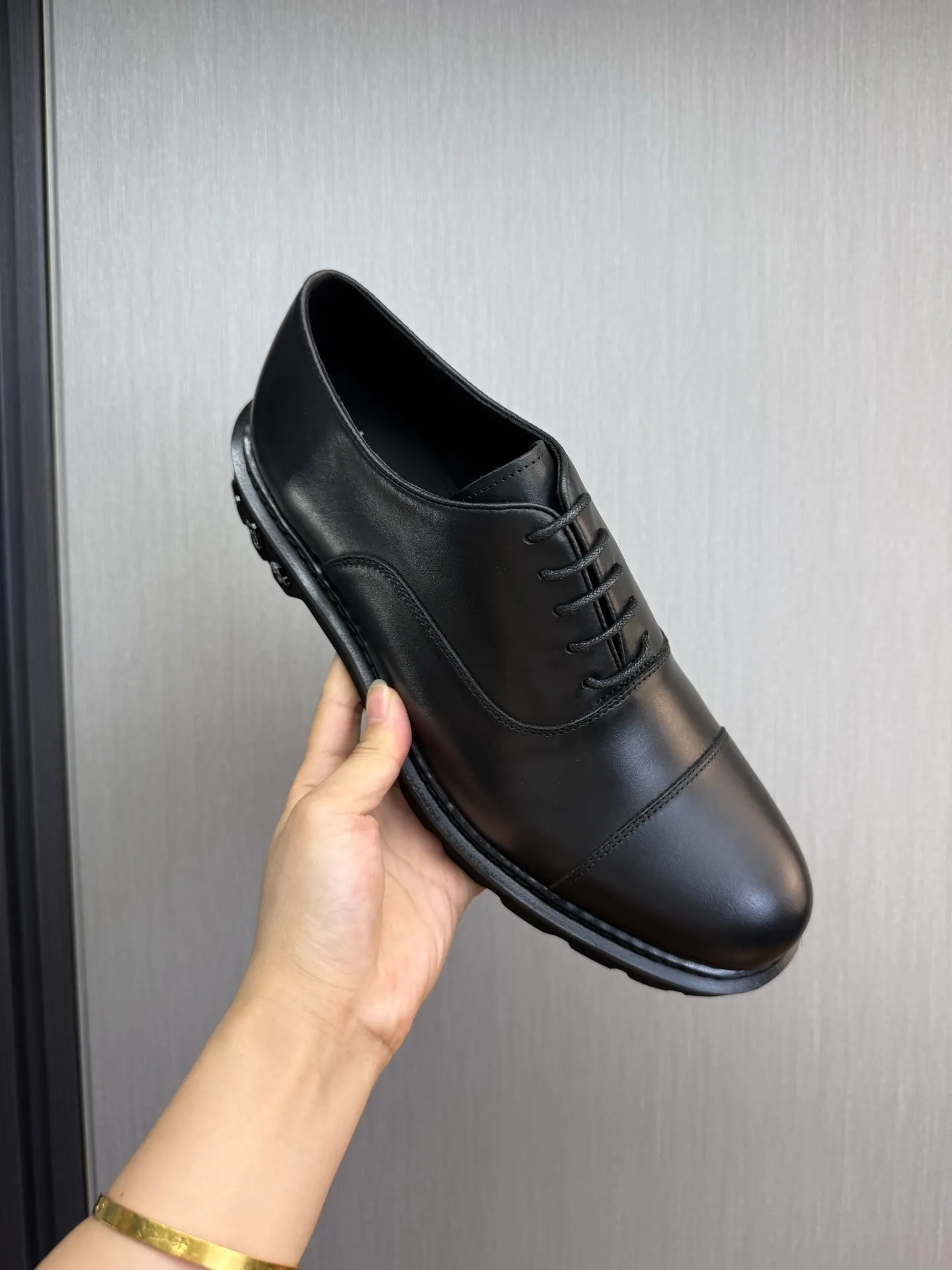 Men's shoes 💰900💰 LV. Men's casual lace-up leather shoes, the latest hot style 🔥 1:1 original purchase quality, top quality goods ⬆️The upper is imported open-edge beaded cowhide, cowhide, and cow suede. The hand-made three-dimensional stitching highlights the round toe design. The inner foot pads are all imported cowhide, with the original wear-resistant foam outsole, matching code 39-44, (38, 45 custom-made, non-refundable)